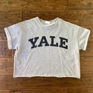 Yale University Women’s Med Cropped Boxy Sweatshirt Short Sleeve Grey Crewneck